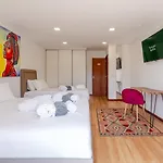 Calejo House - Pool & Sports & Grill Retreat Gasthof 4*