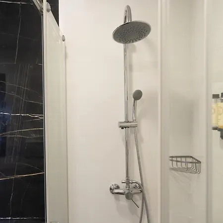 Calejo House - Pool & Sports & Grill Retreat بيت ضيافة