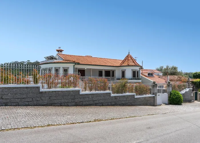 招待所 Calejo House - Pool & Sports & Grill Retreat 4*