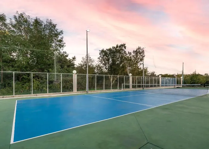 Calejo House - Pool & Sports & Grill Retreat 招待所